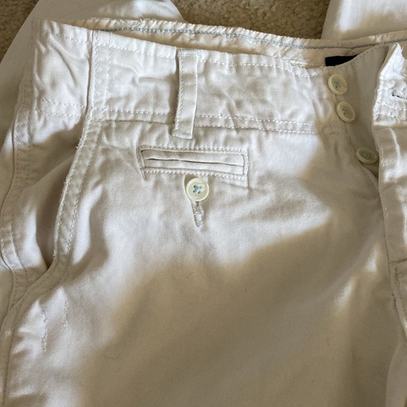American Eagle beachy distressed white chinos low rise size 4 - Picture 5 of 8